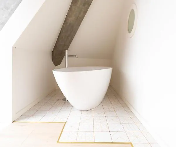 A'mar By Ideal 波瓦－迪瓦尔津